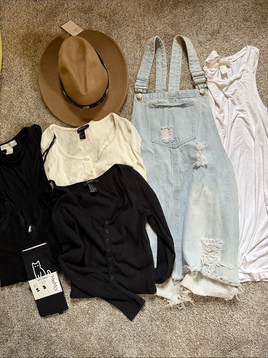 Forever 21 Tops - women’s size small bundle 8 items dress long sleeve crop hat f21